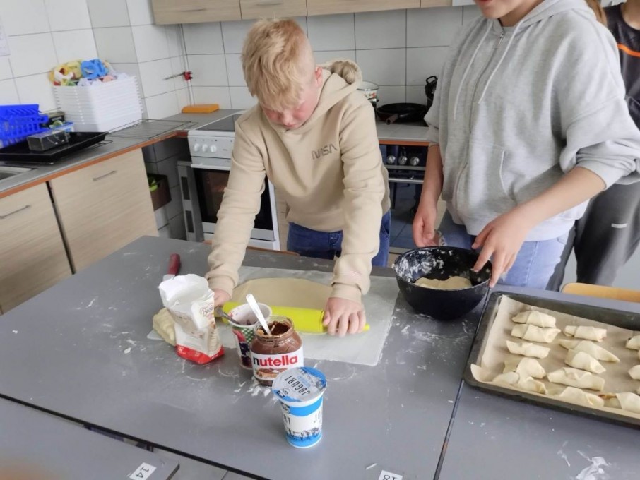 345601884_1095539981421656_4172132468018800402_n