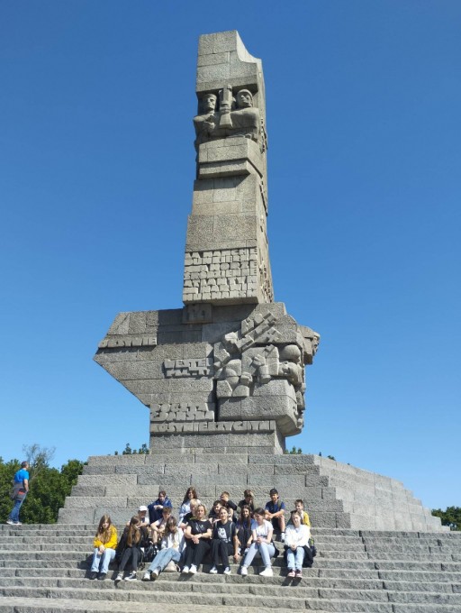 351628897_979624376505087_6201445869036032215_n