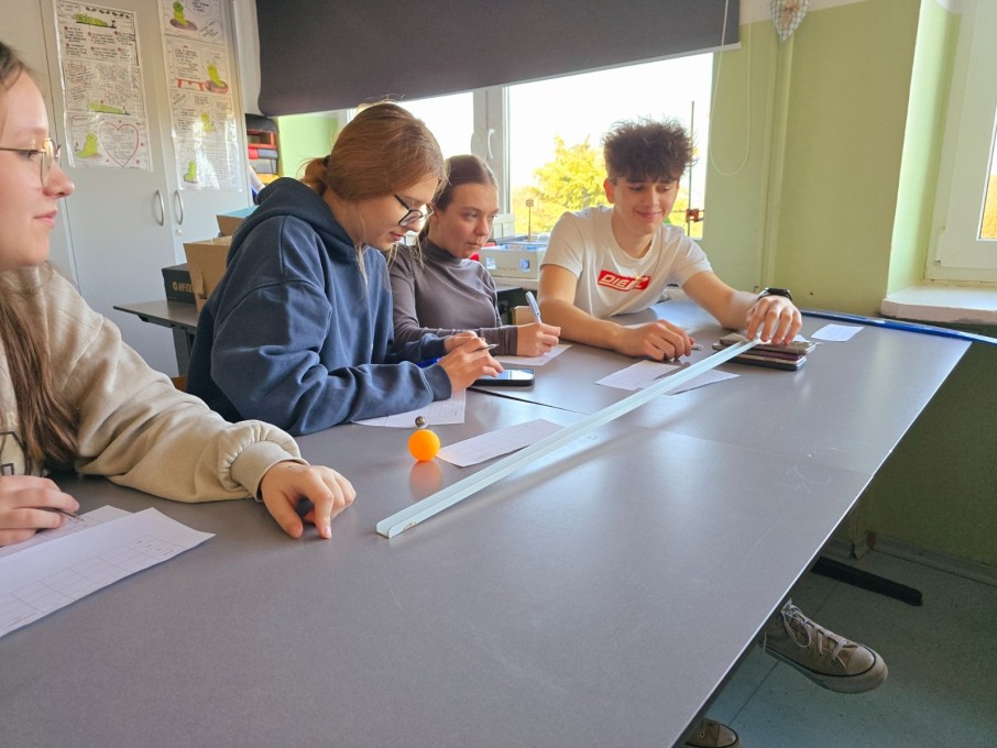 Badanie ruchu jednostajnie przyspiszonego (8)