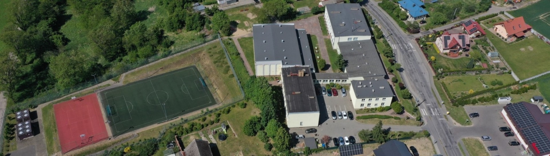Szkoła - widok z drona